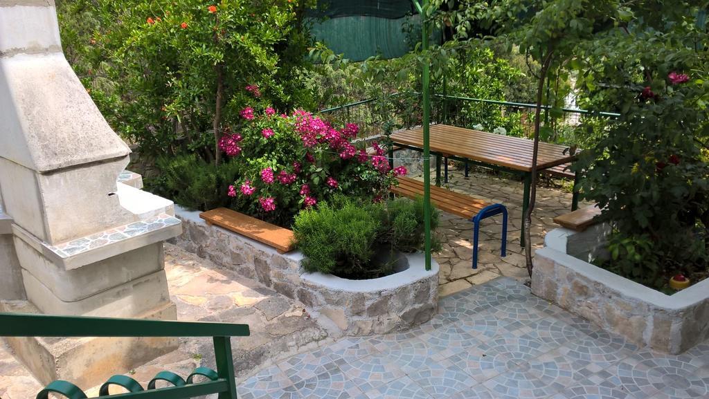 Apartments Mornar Poljica  ภายนอก รูปภาพ